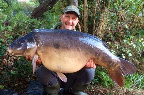 47 lbs Ian Russell carp angler.jpg